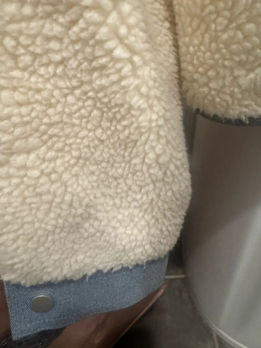 Veronica Beard Cream Faux Shearling Jacket with Light Blue Denim Trim - Picture 4 of 8